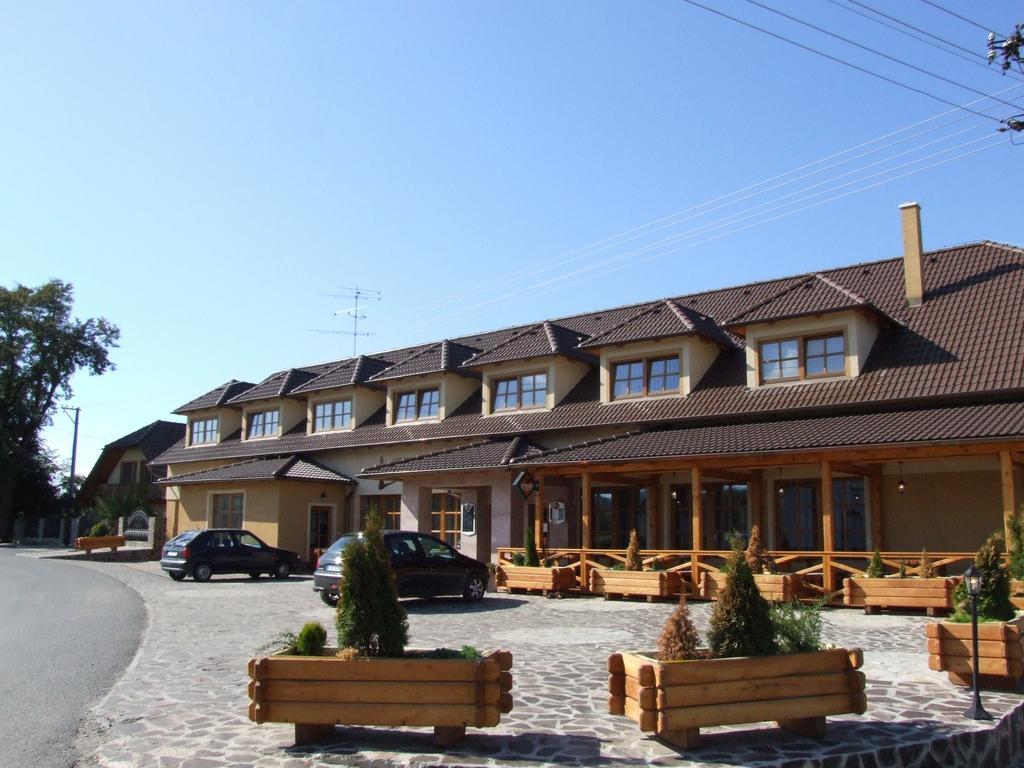 Penzion Julkin Dvor Krupina Экстерьер фото